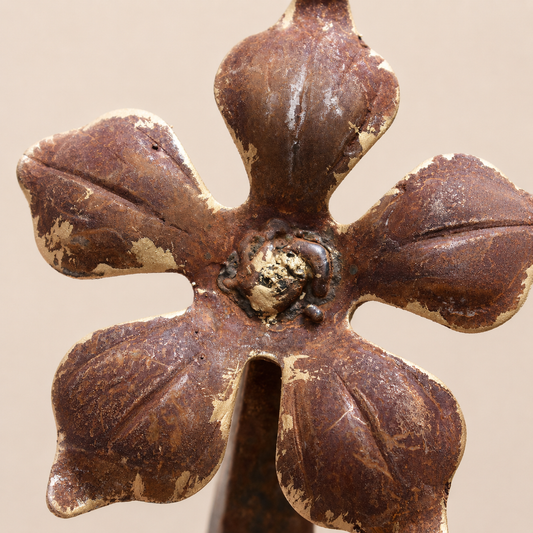 Rustic Finial Bloom – Reclaimed Metal Sculpture