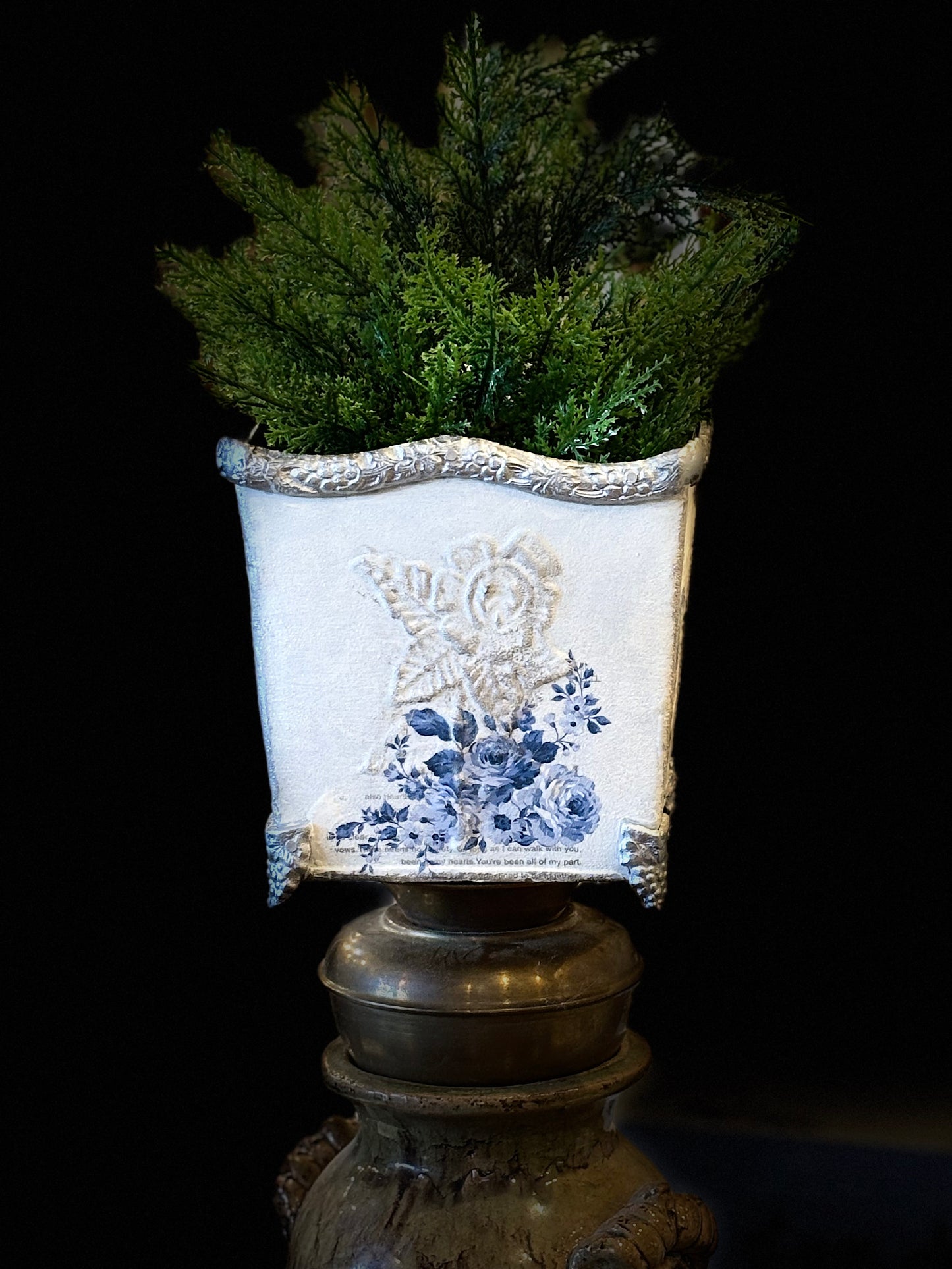 Blue/silver flowers metal tin with plant