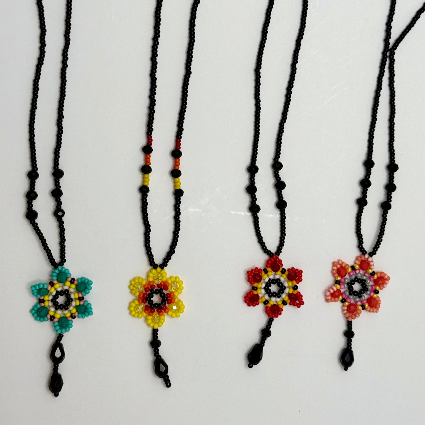 Beaded Flower Necklace - Casa Coco
