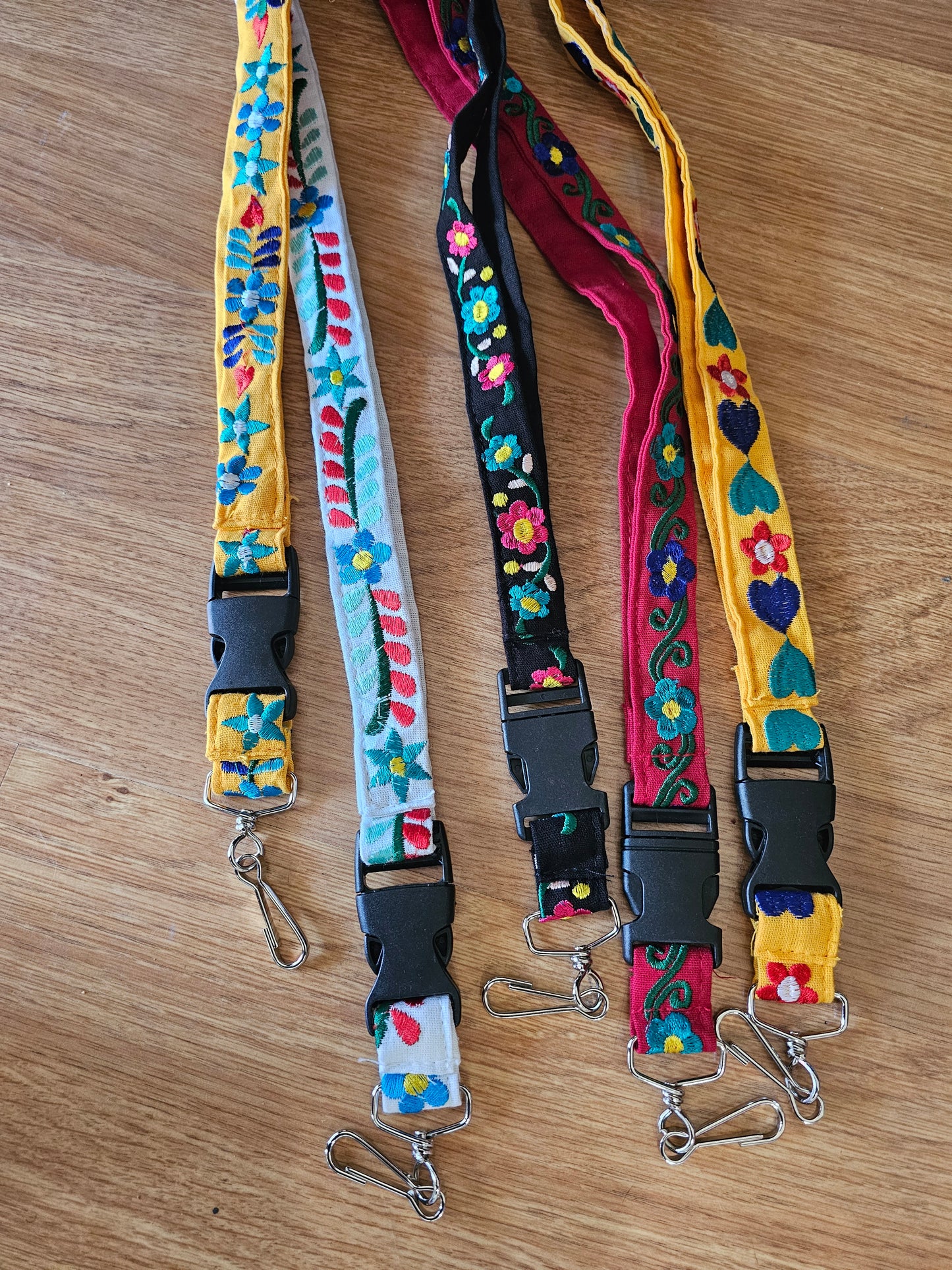 Embroidered Landyard Keychain @amorfashionshop
