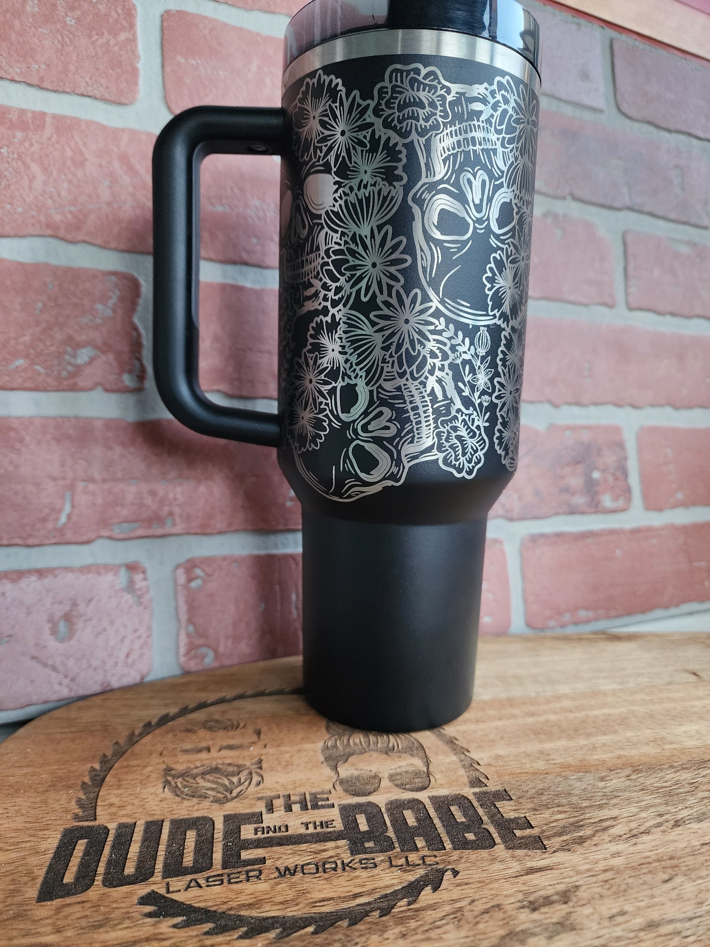 40 OZ Engraved Stanley (skulls)