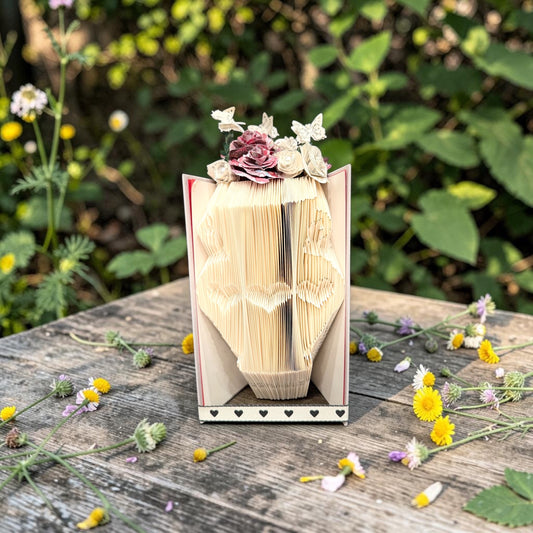 3 Heart Vase - TTs Book Treasures