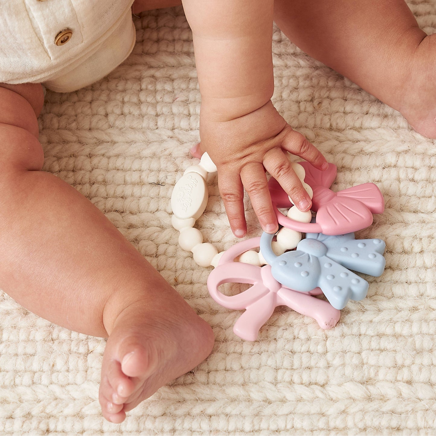 Itzy Trio Teether Bows