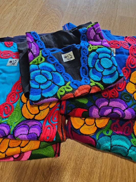Top Algodon Flowers Embroidered (Size M/L) @Amorfashionshop