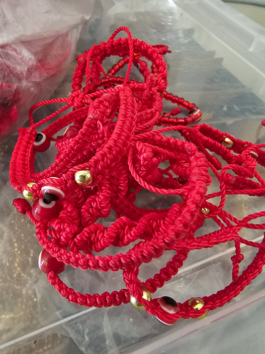 Bebé Red Threaded Bracelets