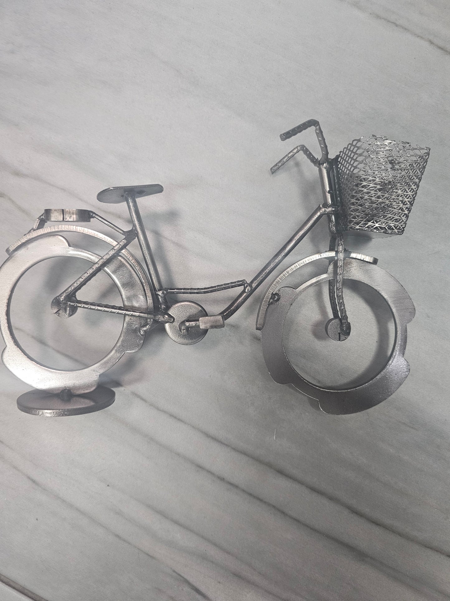 Scrap Metal Bici Canasta @amorfashionshop.com