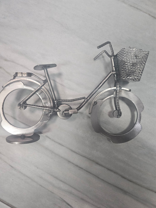 Scrap Metal Bici Canasta @amorfashionshop.com