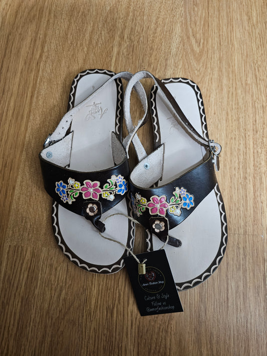 Huaraches Chancla Brown Floral Leather  @amorfashionshop